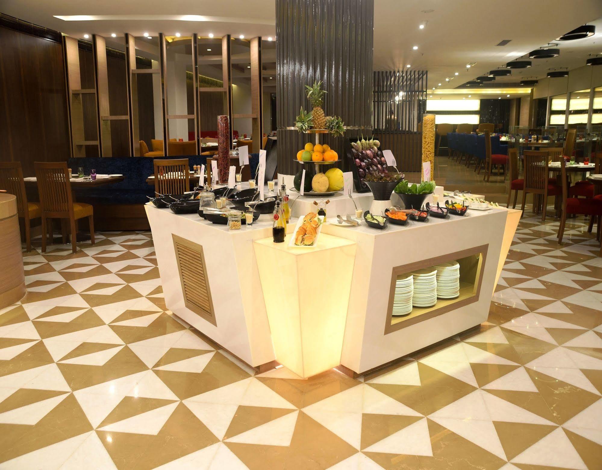 Sarovar Portico Outer Ring Road Бангалор Екстериор снимка